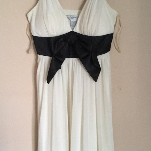 Deb Dresses & Skirts - Cute short dress